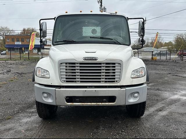 Image of Freightliner M2 106 equipment image 1