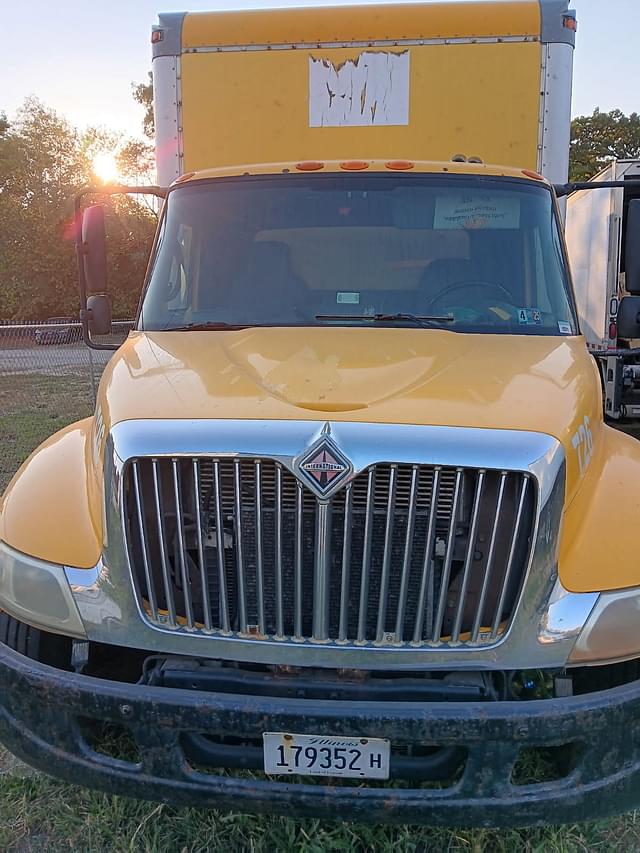 Image of International Durastar 4300 equipment image 1