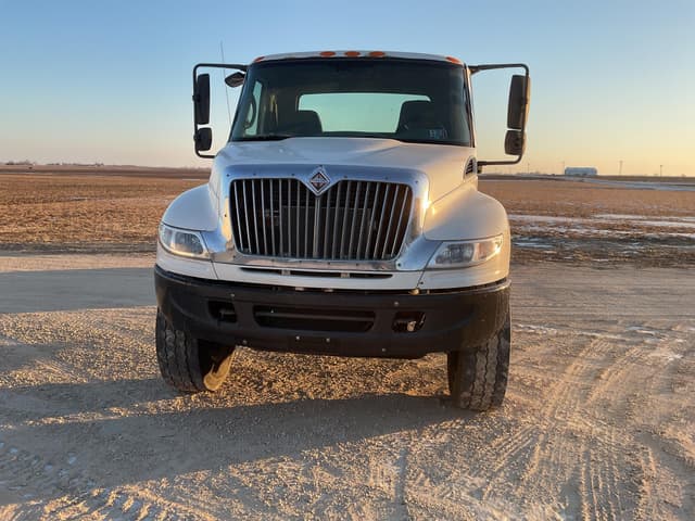 Image of International DuraStar 4400 equipment image 2