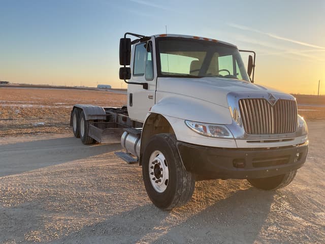 Image of International DuraStar 4400 equipment image 3