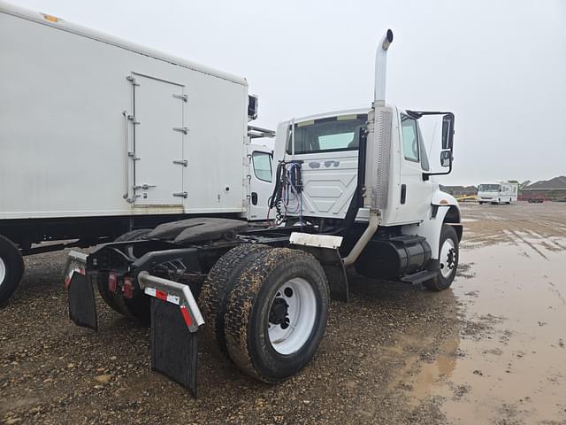Image of International 8500 equipment image 2