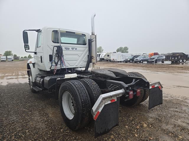Image of International 8500 equipment image 3