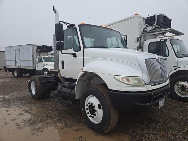 Image of International 8500 equipment image 1