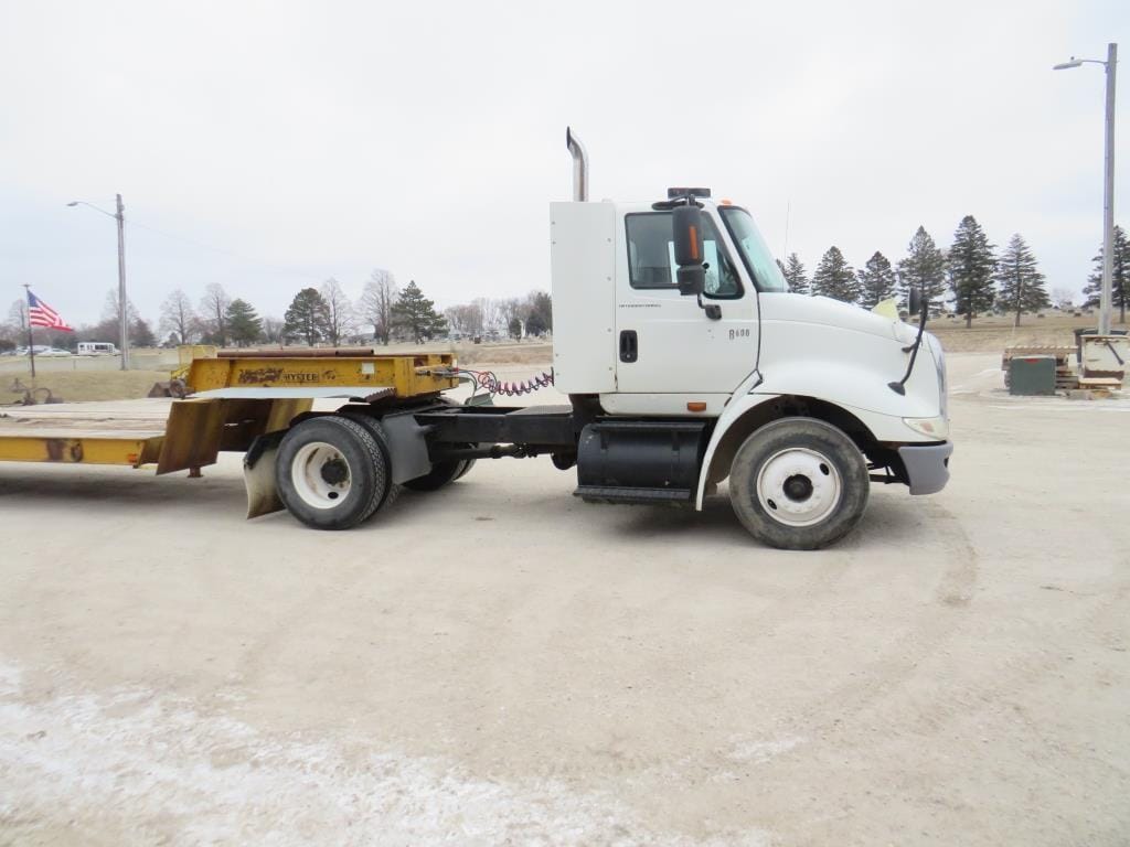 2005 International  Transtar 8600 Equipment Image0