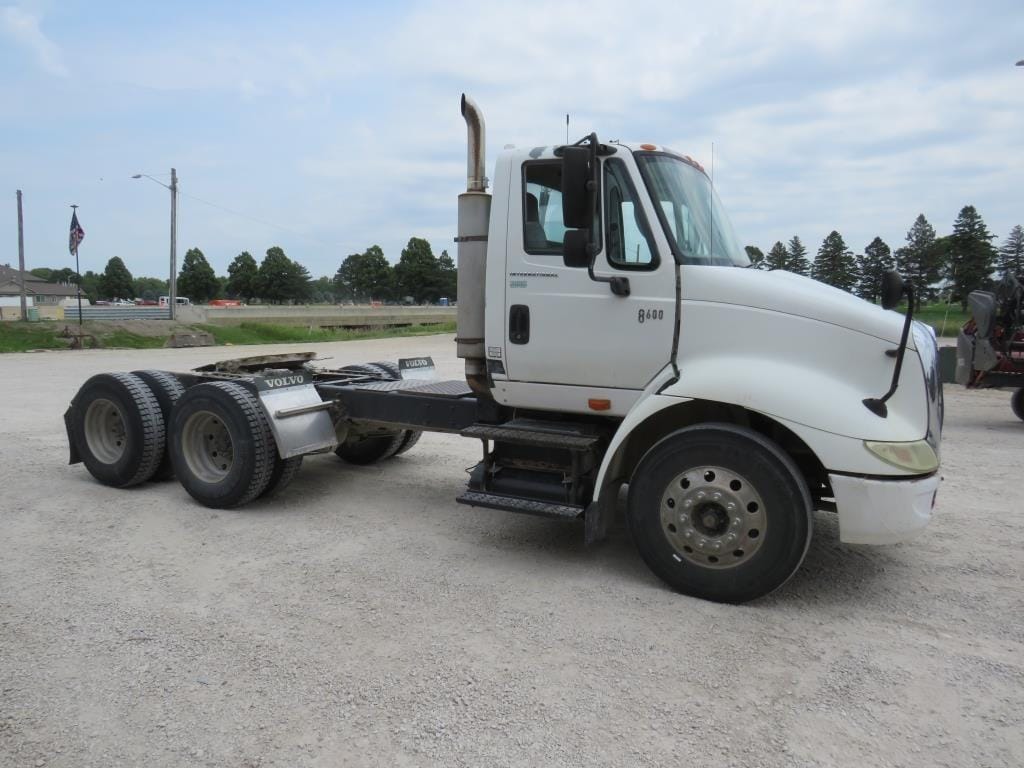 2005 International  Transtar 8600 Equipment Image0