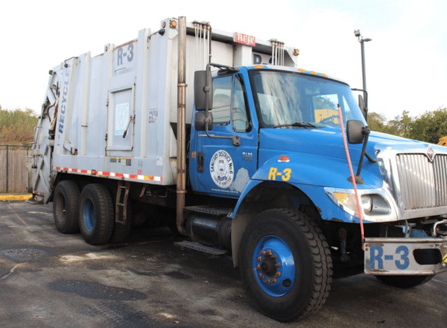 Image of International Workstar 7400 equipment image 1