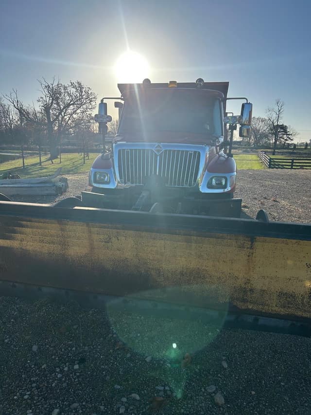 Image of International Workstar 7400 equipment image 4