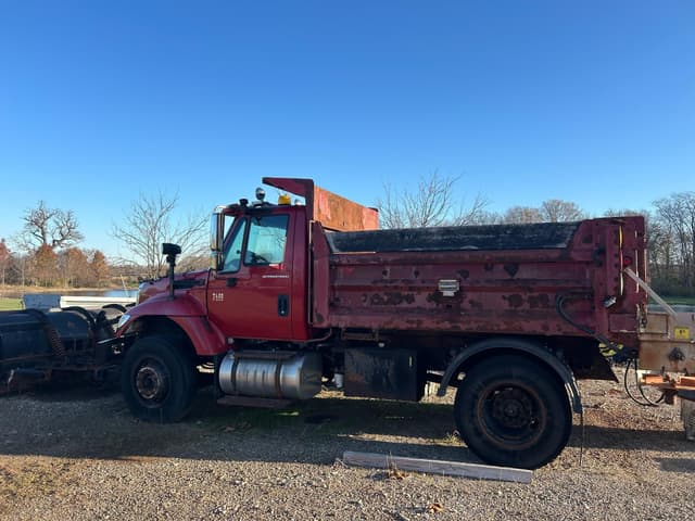 Image of International Workstar 7400 equipment image 3