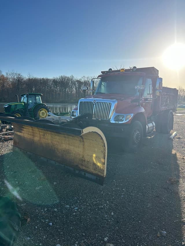 Image of International Workstar 7400 equipment image 1