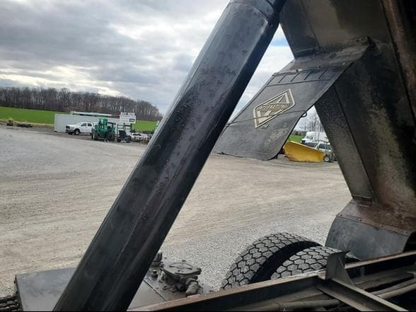 Image of International Workstar 7400 equipment image 4