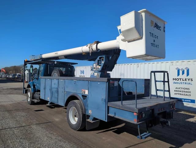 Image of International Workstar 7400 equipment image 2