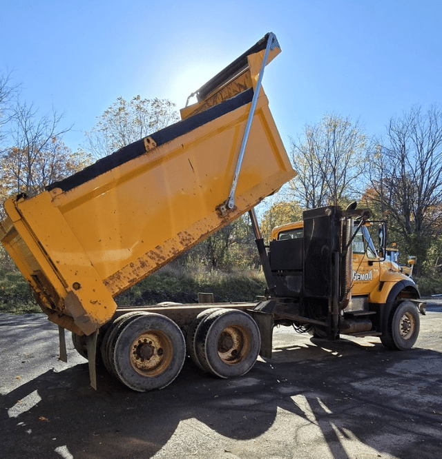 Image of International WorkStar 7600 equipment image 3