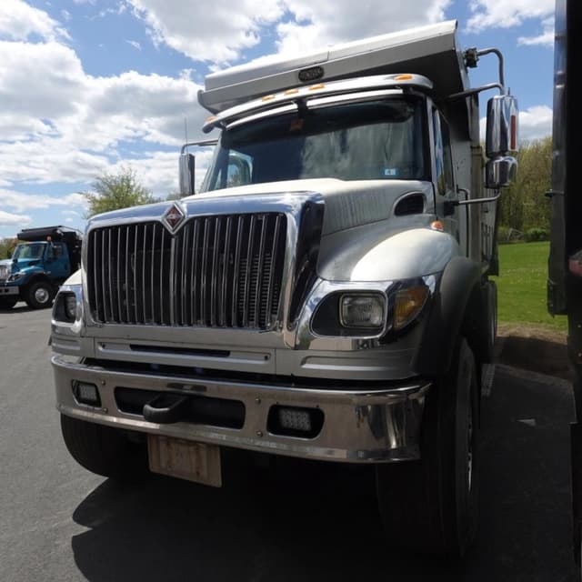 Image of International WorkStar 7600 equipment image 1
