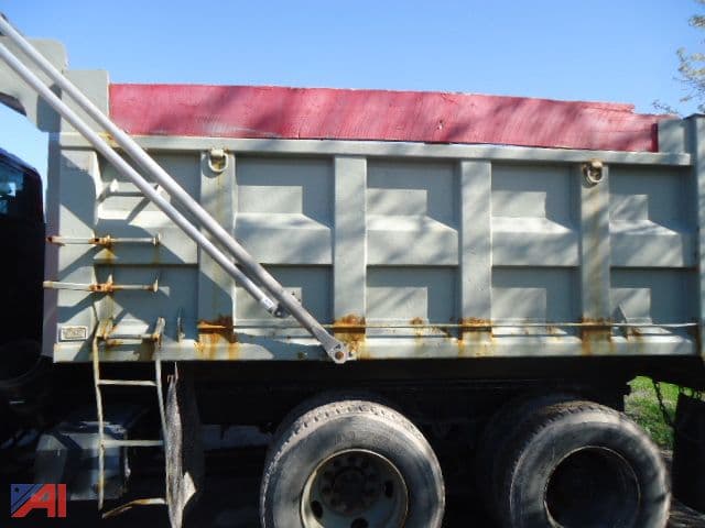 Image of International WorkStar 7600 equipment image 2