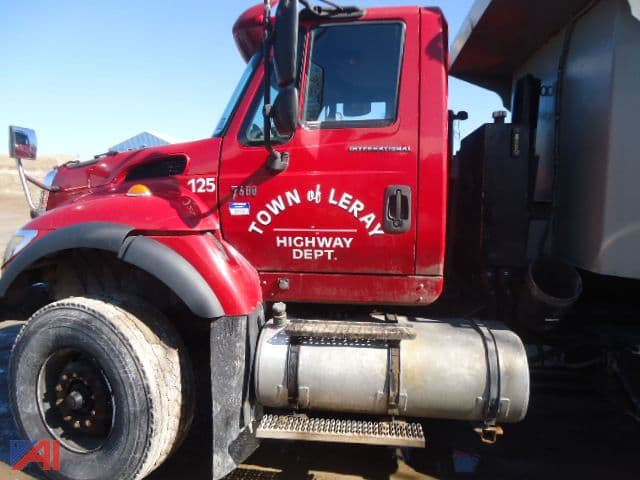 Image of International WorkStar 7600 equipment image 1