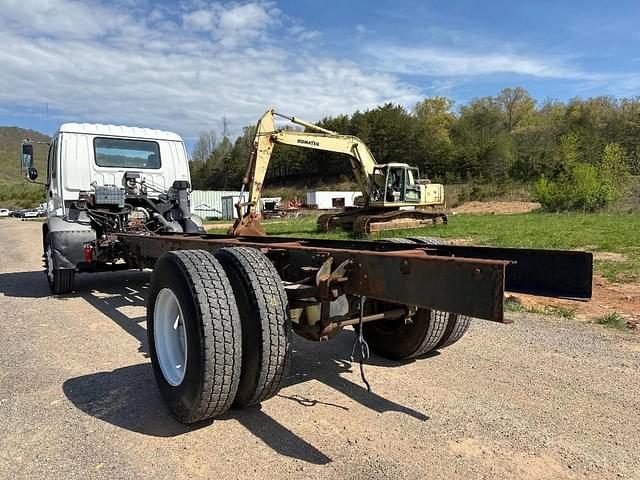 Image of Isuzu FTR equipment image 2