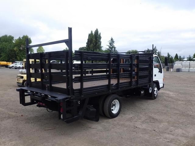 Image of Isuzu NPR equipment image 3