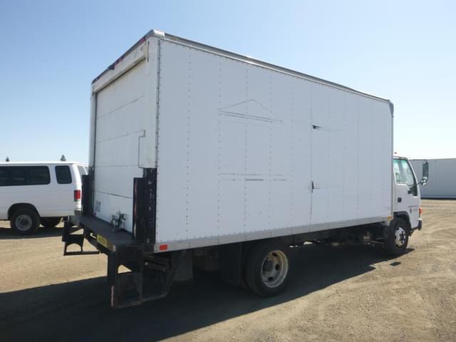 Image of Isuzu NPR equipment image 2