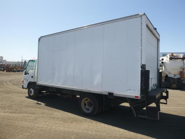 Image of Isuzu NPR equipment image 3