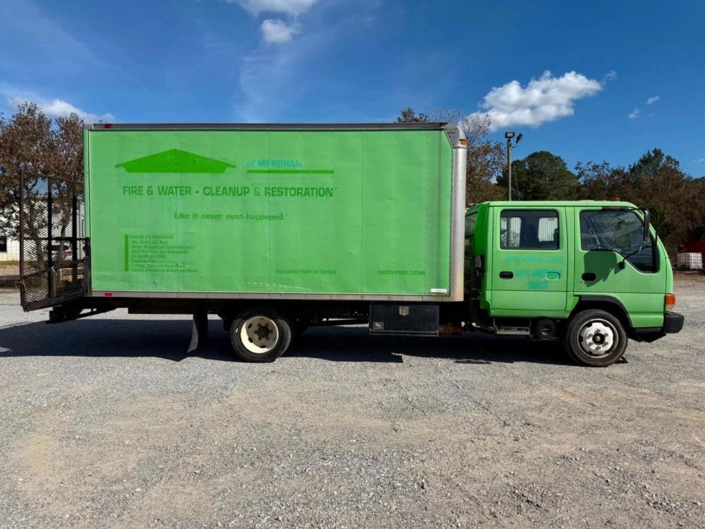 2005 Isuzu NQR Equipment Image0