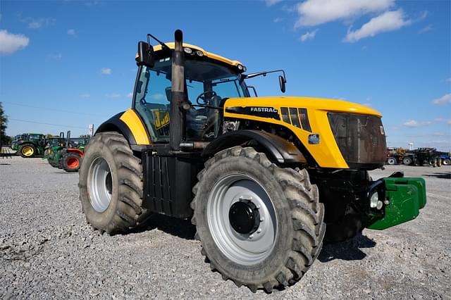 Image of JCB Fastrac 8250 equipment image 1