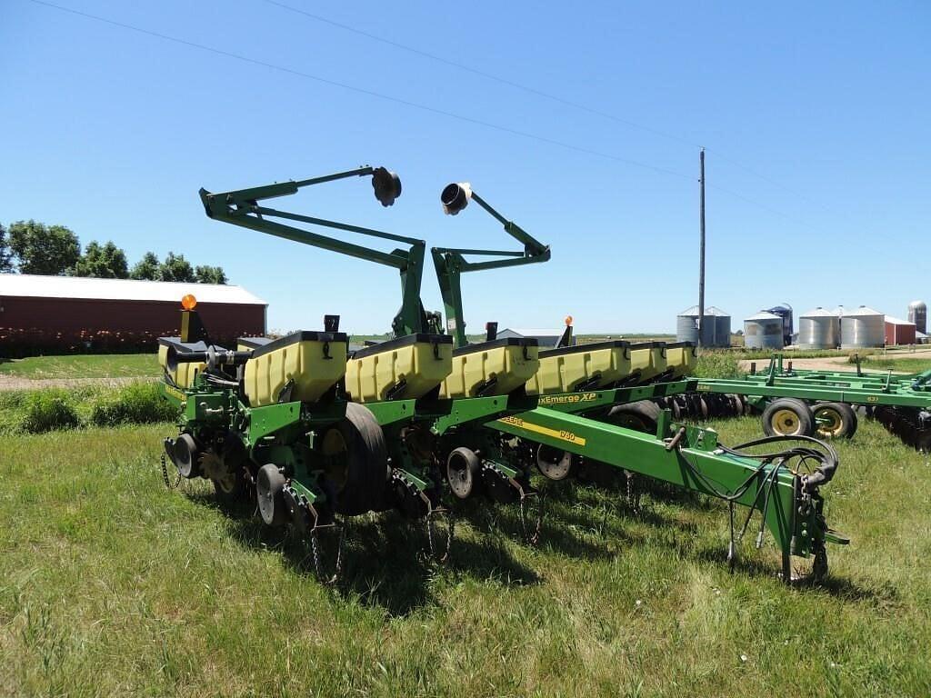 Image of John Deere 1760 Primary image