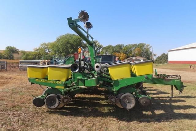 Image of John Deere 1760 equipment image 1