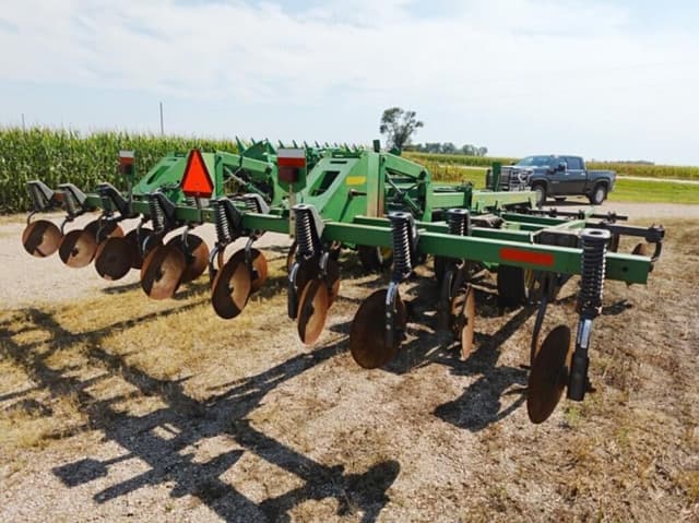 Image of John Deere 2700 equipment image 3