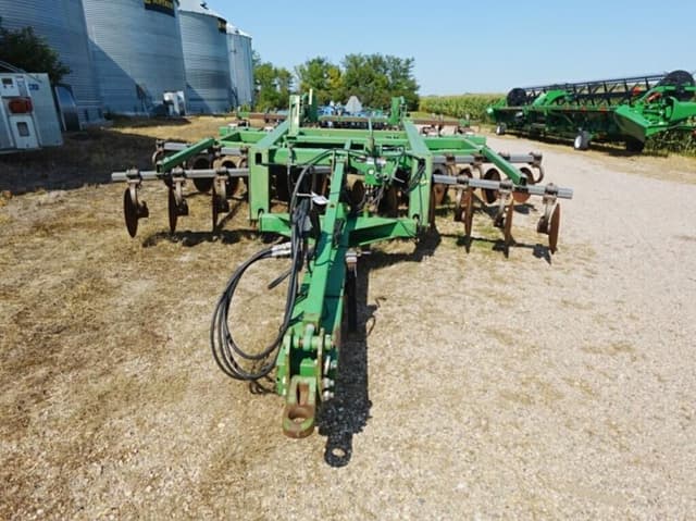 Image of John Deere 2700 equipment image 1