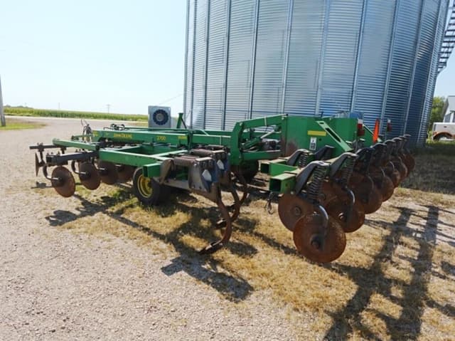 Image of John Deere 2700 equipment image 4