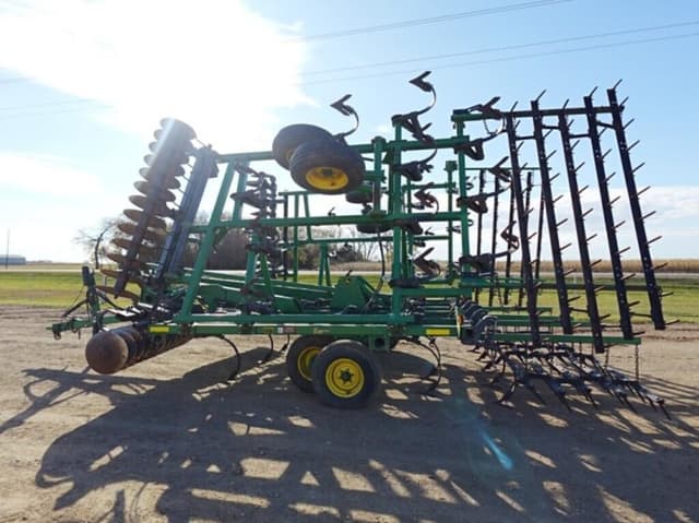 Image of John Deere 726 equipment image 4