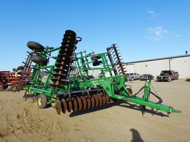 Image of John Deere 726 equipment image 1