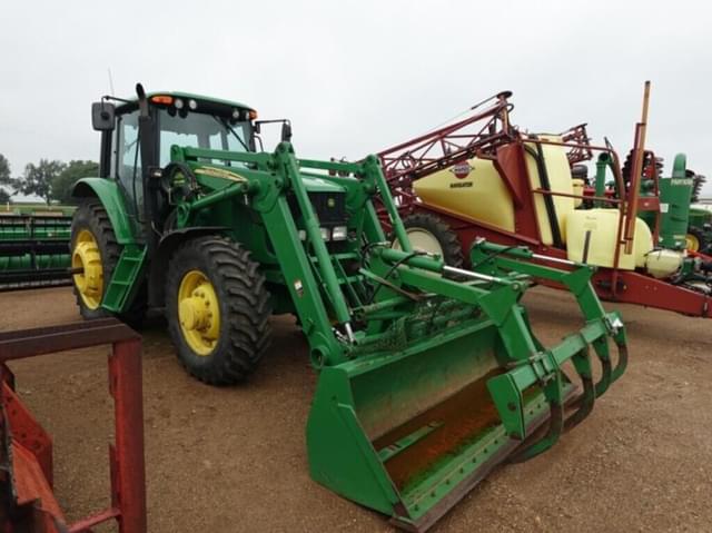 Image of John Deere 7420 equipment image 1