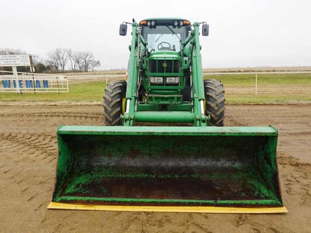 Image of John Deere 7420 equipment image 4