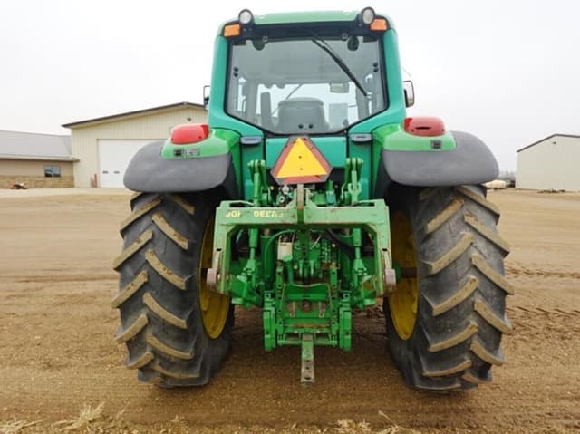 Image of John Deere 7420 equipment image 1