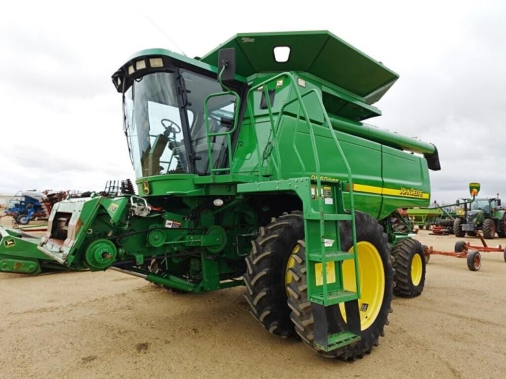2005 John Deere 9560 STS Equipment Image0