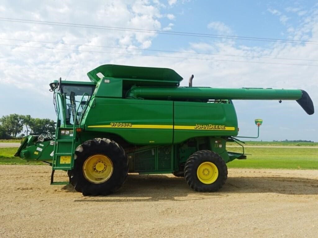 2005 John Deere 9760 STS Equipment Image0
