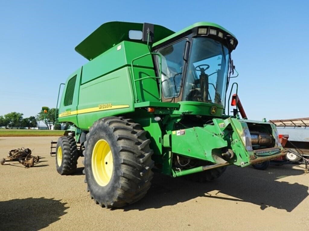2005 John Deere 9760 STS Equipment Image0
