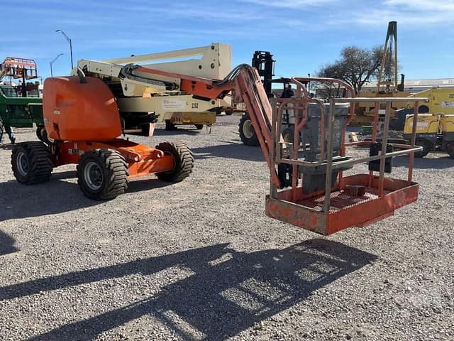 Image of JLG 450AJ equipment image 2
