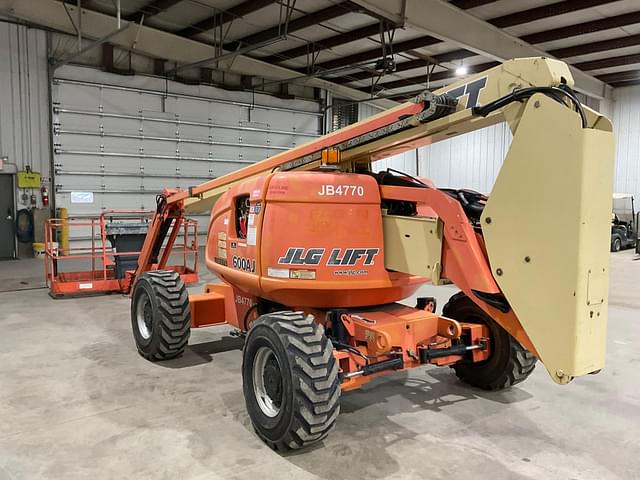 Image of JLG 600AJ equipment image 4