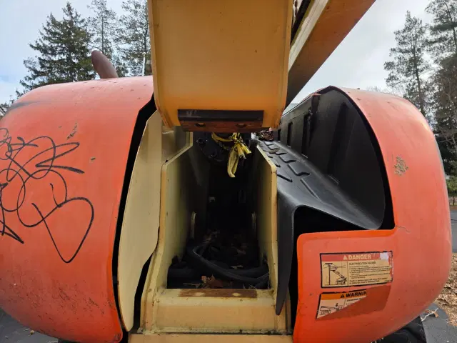 Image of JLG 600S equipment image 1