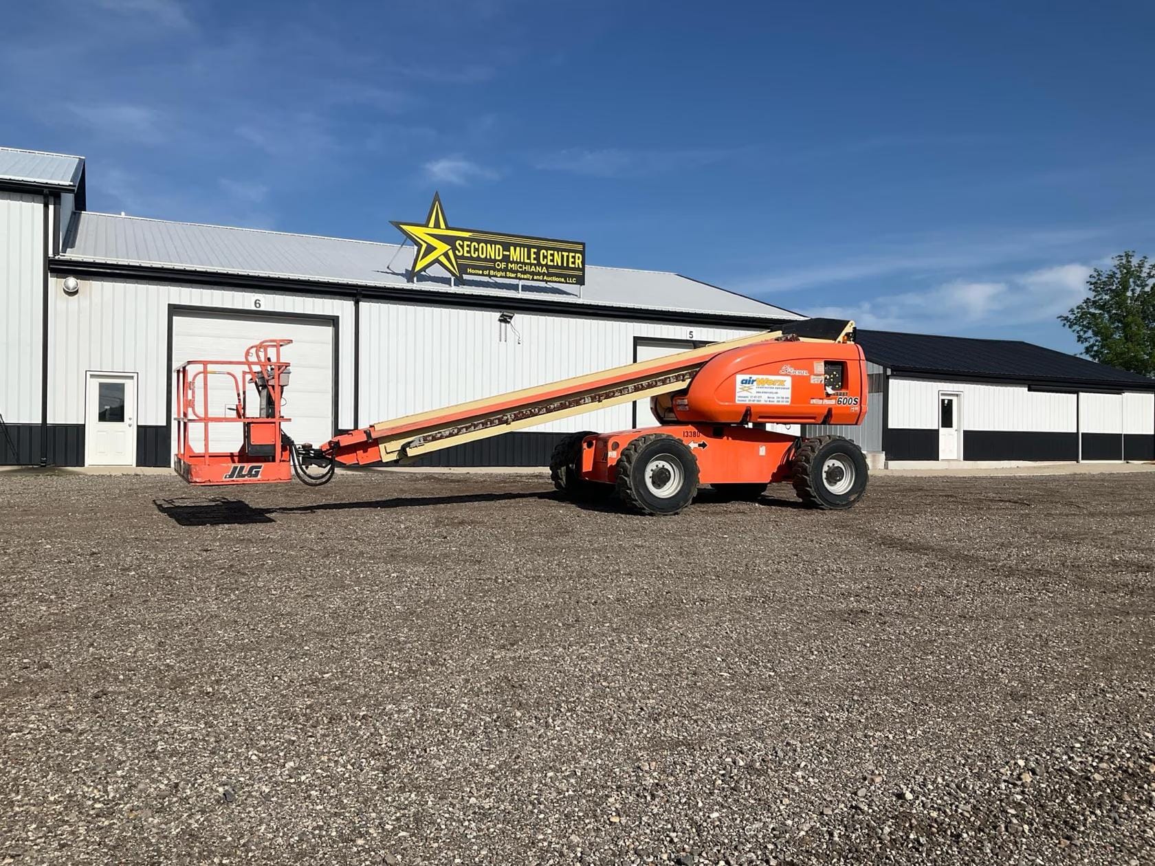 2005 JLG 600S Equipment Image0