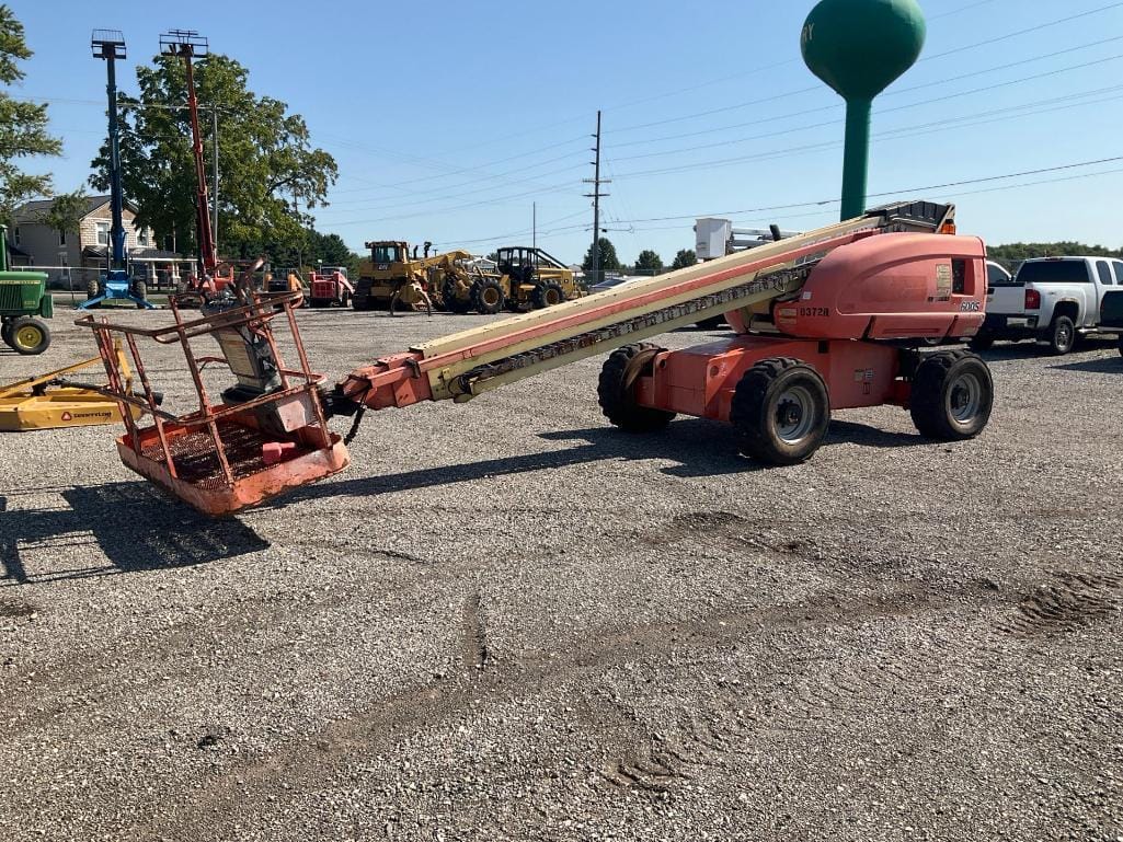2005 JLG 600S Equipment Image0