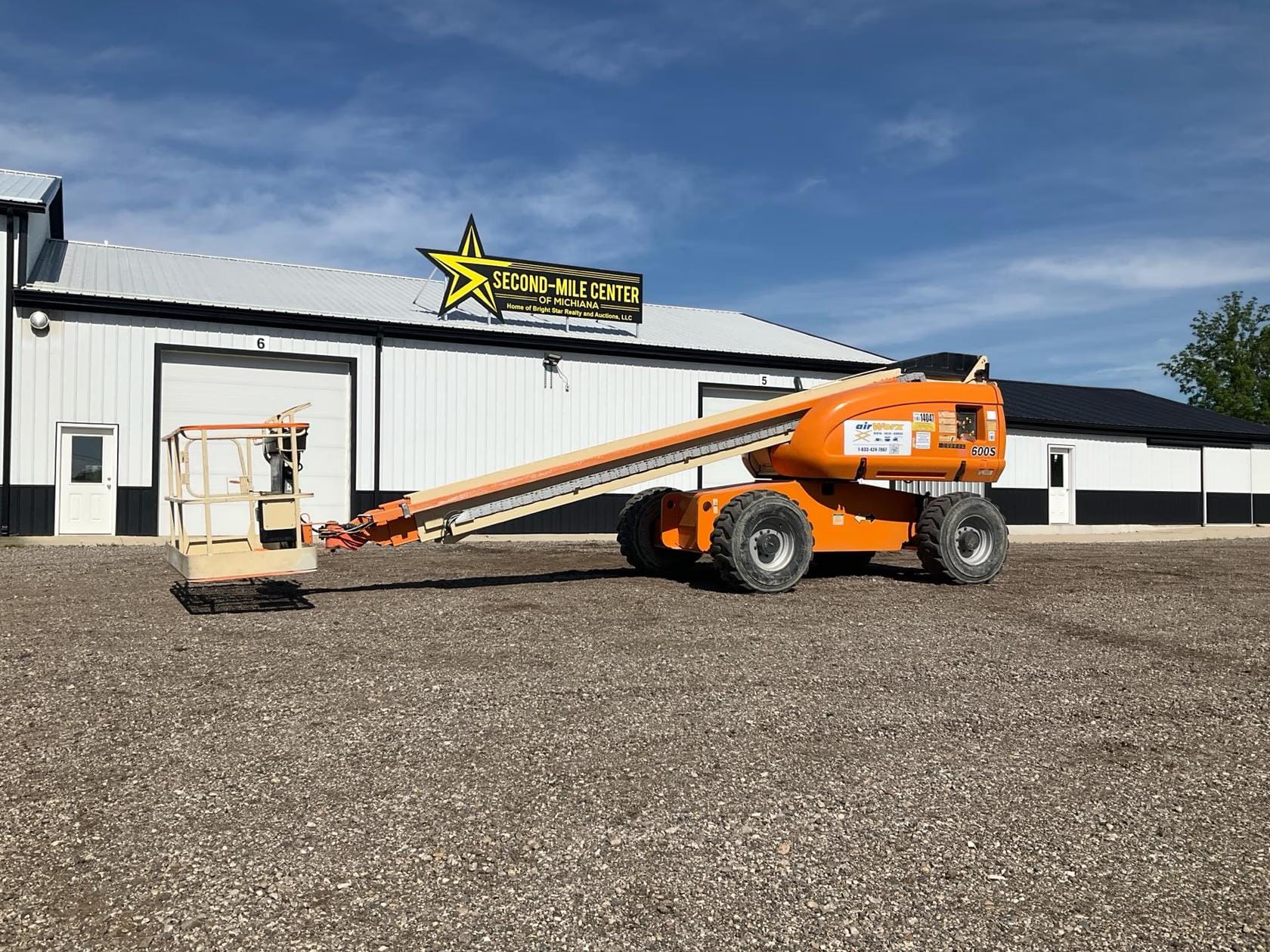 2005 JLG 600S Equipment Image0