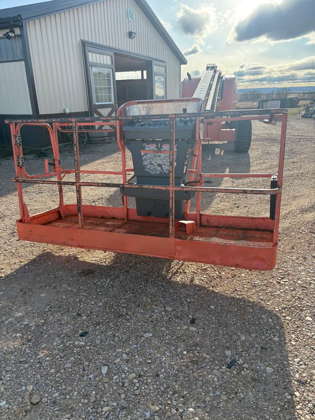 Image of JLG 660SJ equipment image 4