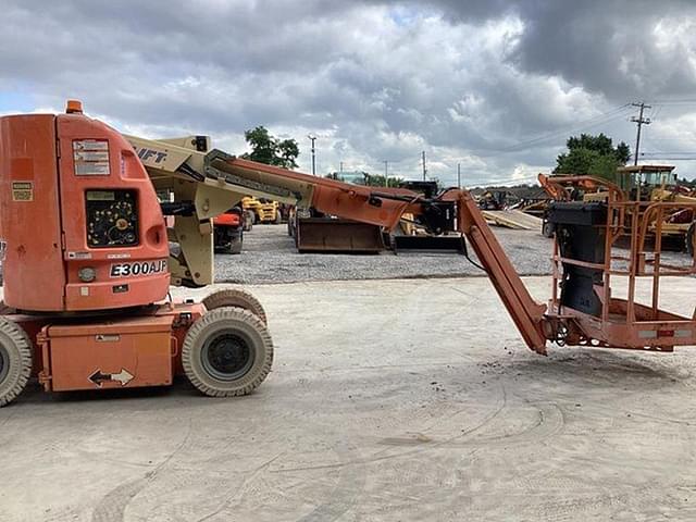 Image of JLG E300AJP equipment image 4