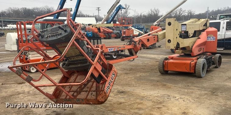 2005 JLG E400AJP Equipment Image0
