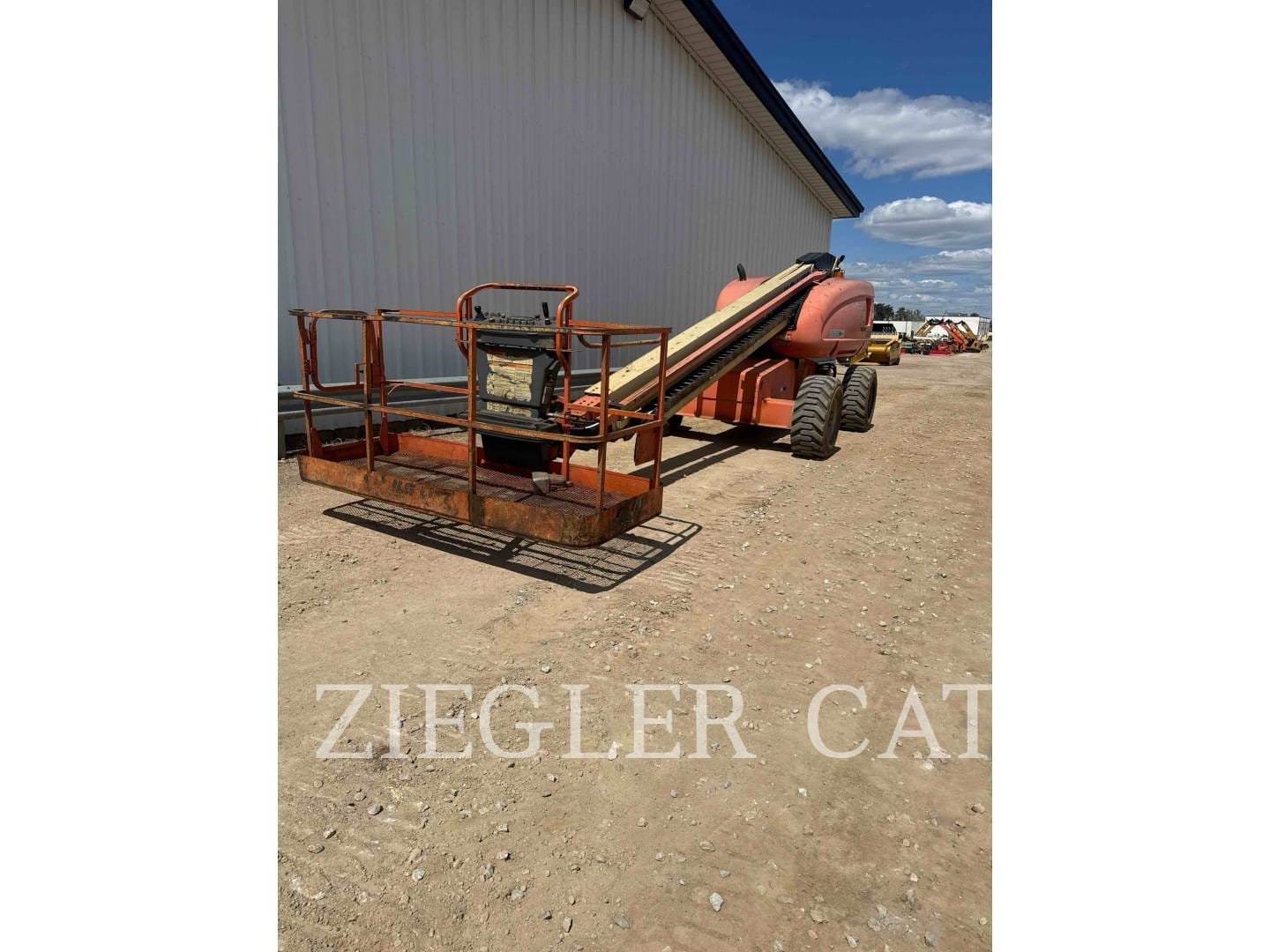 2005 JLG 600S Equipment Image0