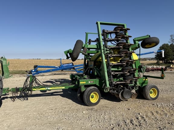 Image of John Deere 1690 equipment image 3