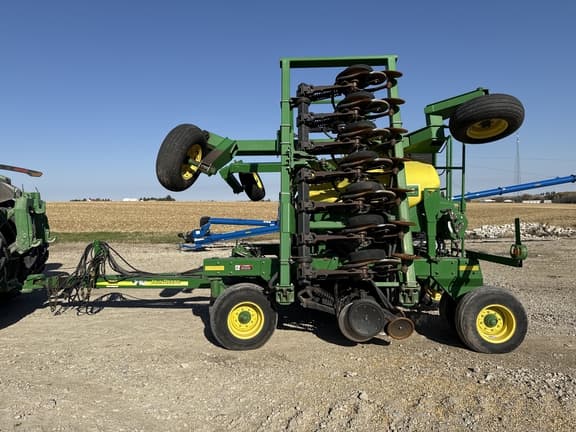 Image of John Deere 1690 equipment image 4